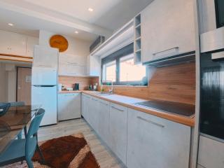 Cozy Penthouse next to Station - Atene - 4