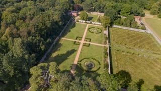 Garden House at Woodhall Park - 8