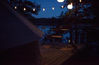 Glamping - a living room overlooking the ocean - 2