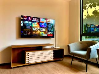 Modern 2 Bedroom Apt with Rooftop Pool - Altos Tower - 3