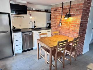 Private 1BR Garden Suite Brand new - 7