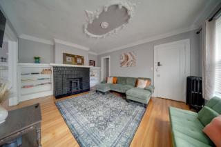 Deck, Pool Table! Walkable Cleveland Heights Apt - 0