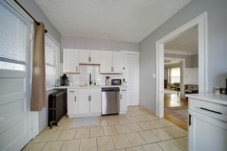 Deck, Pool Table! Walkable Cleveland Heights Apt - 8