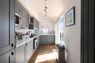 Driftwood Cottage by Bloom Stays - 7