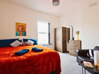 Modern 2BR Widnes Home Near Liverpool & Manchester, Sleeps 6, WiFi & Garden, Long Stay Accommodation - 7