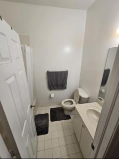 Miami Stay - Pool, Parking, & Affordable Transportation - 8
