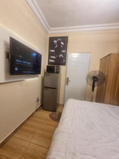 Single Room Apartment with Unlimited wifi and 24seven electricity - 7