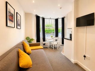 Bute Park Apartment w/ Heating + Private Bathroom - 5