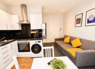 Bute Park Apartment w/ Heating + Private Bathroom - 3
