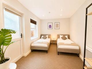 Bute Park Apartment w/ Heating + Private Bathroom - 1