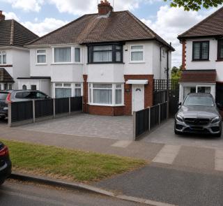 Tudors - Central 6 Bedroom House - Driveway & Large Park #138DD - 1