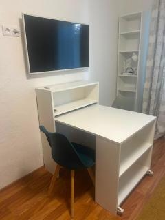 Cozy Riga Studio with Fireplace and Free Parking - 5