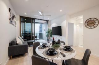 Stunning River view 2 BR apt casino QW - 5