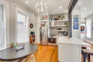 Walk Downtown: Inviting Historic Home in Dubuque! - 9