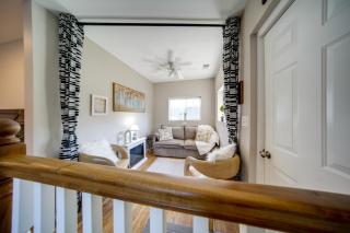GOTL Strip Cottage, Walk to the Beach - 3