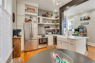 Walk Downtown: Inviting Historic Home in Dubuque! - 3