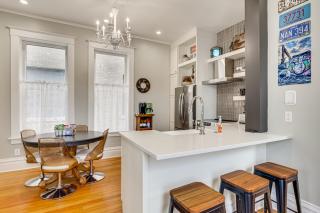 Walk Downtown: Inviting Historic Home in Dubuque! - 4