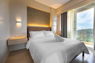 The Horizon Suite - 2BR with Balcony, Scenic Mountain View, Projector & Smart Toilet - 1