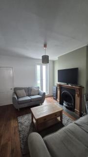 Enderby House sleeps 6 near M1 J21& M69 - 0