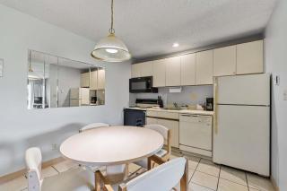 Pet Friendly Suite with Kitchen - Pool and Hot Tub - 5