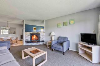 Pet Friendly Suite with Kitchen - Pool and Hot Tub - 4