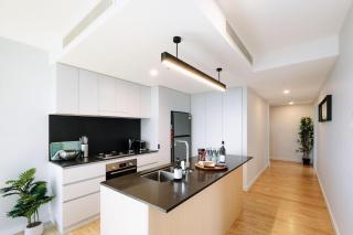 Skyline Serenity 2BR Apt with River & City Views - 6