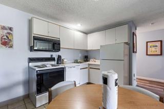 Pet Friendly Suite with Patio - Pool and Hot Tub - 6