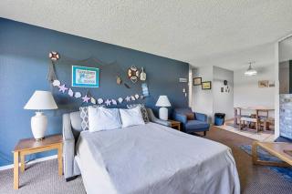 Pet Friendly Suite with Kitchen and Patio - Ground Floor - Pool and Hot Tub - 4