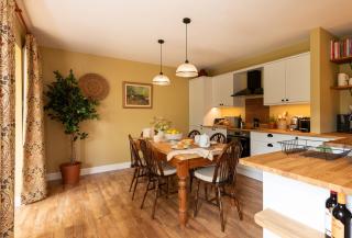 Riverside farm cottage on private wildlife estate 3-bedrooms - 9