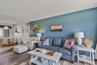 Pet Friendly Suite with Kitchen and Patio - Pool and Hot Tub - 1