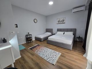 Erik Apartments - 7