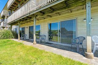 Queen Studio Ground Floor - Pool and Hot Tub - 3
