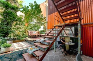 YOLO Hostel - 5
