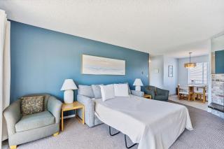 1-Bedroom Family Suite for 6 with Kitchen and Fireplace - Pool and Hot Tub - 3