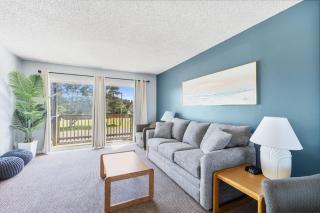 1-Bedroom Family Suite for 6 with Kitchen and Fireplace - Pool and Hot Tub - 1