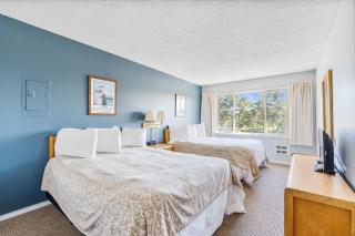 Family Suite for 6 Pet-friendly with Fireplace and Kitchen - Pool and Hot Tub - 7