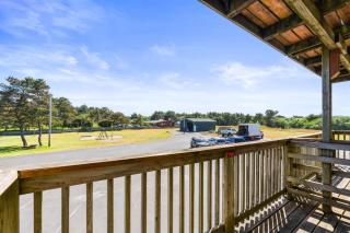 Family Suite for 6 Pet-friendly with Fireplace and Kitchen - Pool and Hot Tub - 5
