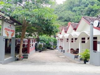 Sarwi Endah Beach Cottage - 4