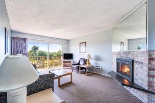 Family Condo for 6 with Kitchen and Game Room Access - Pool and Hot Tub - 0