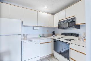 Family Condo for 6 with Kitchen and Game Room Access - Pool and Hot Tub - 7