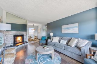 Family Suite for 6 - Fireplace and Kitchen - Pool and Hot Tub - 8