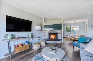 Family Suite for 6 - Fireplace and Kitchen - Pool and Hot Tub - 7
