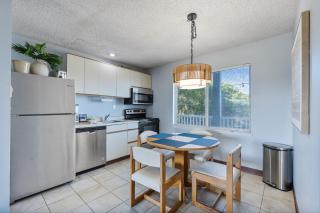 Family Suite for 6 - Fireplace and Kitchen - Pool and Hot Tub - 4