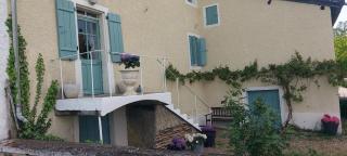 Verneuil Farmhouse Retreat - Sleeps 8 Near Lake - 0