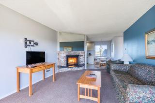 Family Suite for 6 with Kitchen - Pool Hot tub Pet-Friendly - 1