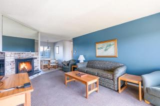 Family Suite for 6 with Kitchen - Pool Hot tub Pet-Friendly - 3