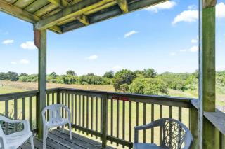 Pet-Friendly Family Fireplace Suite - Kitchen - Pool and Hot Tub - 9