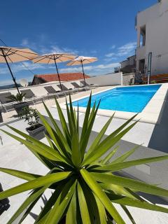 Apartments Vida mit Pool - 0