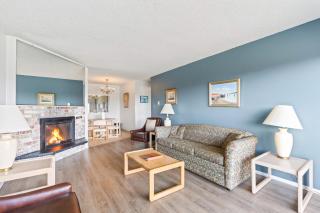 Pet-Friendly Family Suite with Kitchen - Pool and Hot Tub - 2