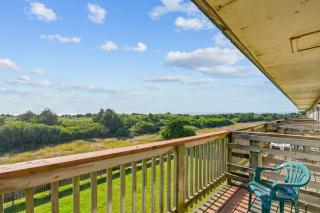 Ocean View Family Suite for 6 with Fireplace - Pool and Hot Tub - 9
